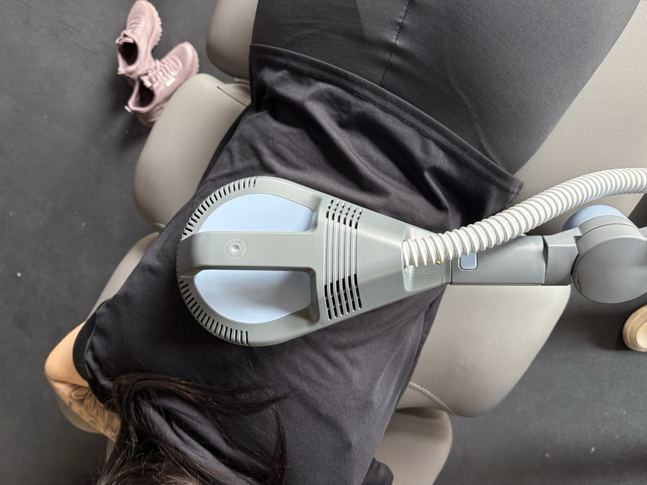 Terapia SIS — aplikator na odcinku lędźwiowym kręgosłupa